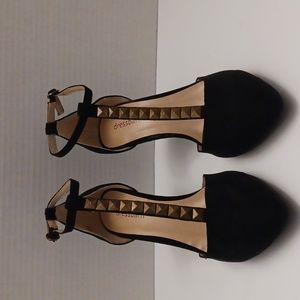 Dressbarn size 7.5M (zoey)women's black t-strap high-heel shoe.